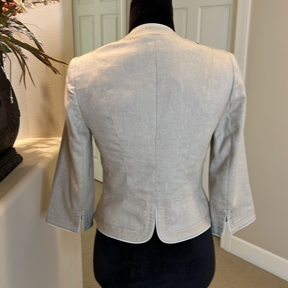 White House Black Market Military Style Textured Ruffled Jacket Size 2 - Picture 7 of 10